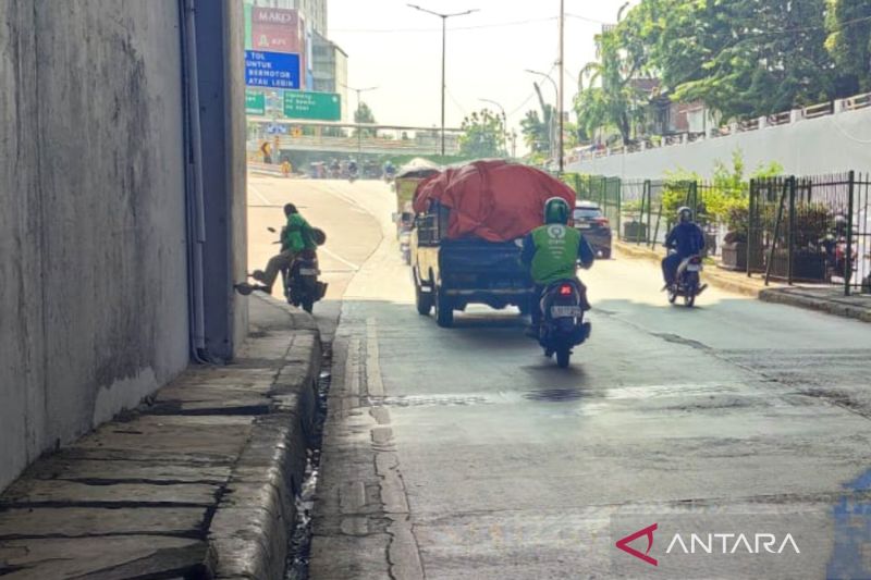 Jalan Rusak, Air Merembes di Underpass DI Panjaitan Jaktim, Warga Teriak Minta Diperbaiki: Rusak Lagi Nih! 