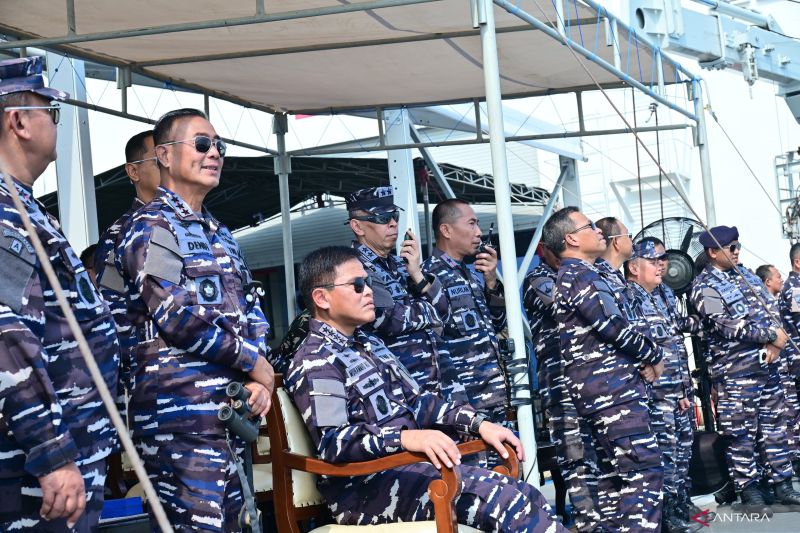 KSAL dan Pangkoarmada RI Tinjau Parade Alat Utama Sistem Senjata di Teluk Jakarta