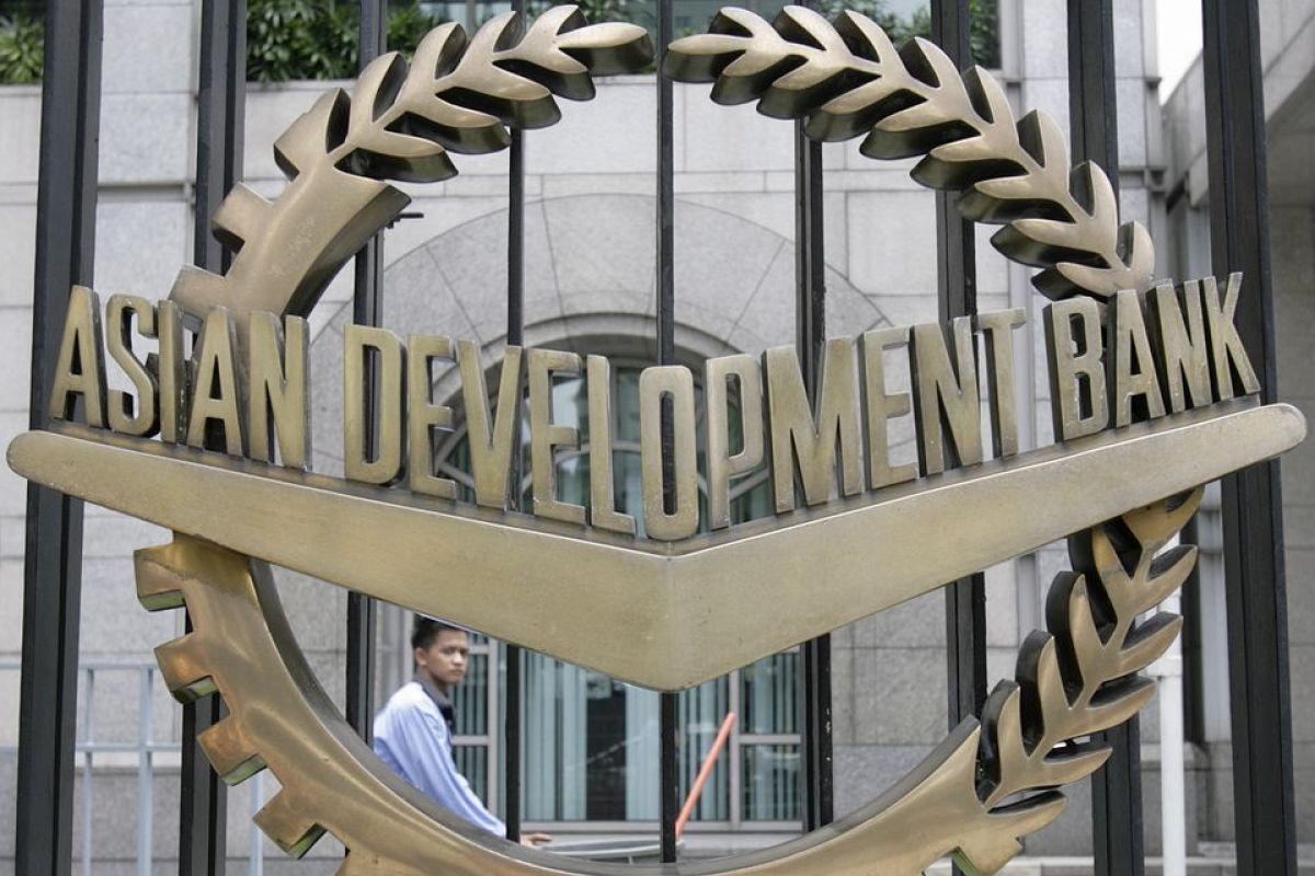 ADB Pangkas Proyeksi Pertumbuhan Ekonomi RI Dipangkas, Konsumsi Domestik Diprediksi Masih Jadi Penopang Utama