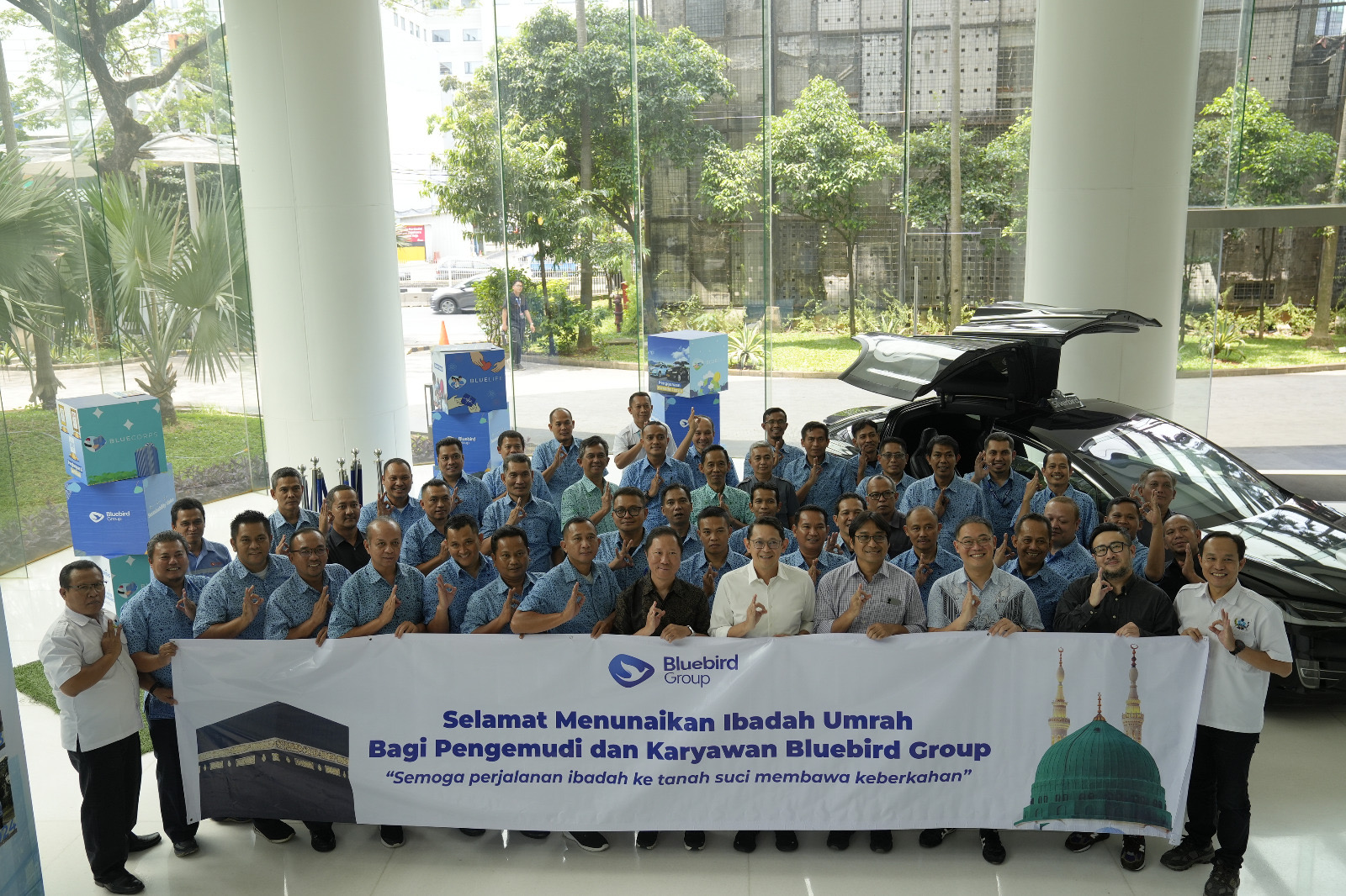 Bluebird Group Wujudkan Mimpi 50 Pengemudi & Karyawan ke Tanah Suci