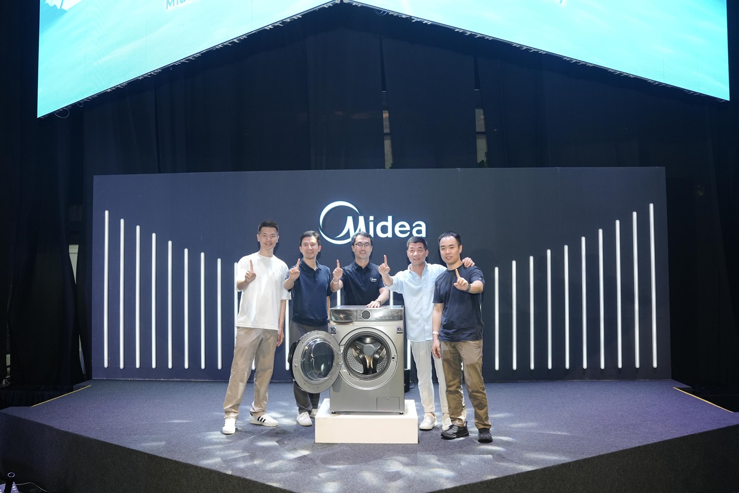 Midea Luncurkan Mesin Cuci Inovatif dengan Teknologi Pet Hair Removal yang dapat Angkat Bulu Hewan Peliharaan