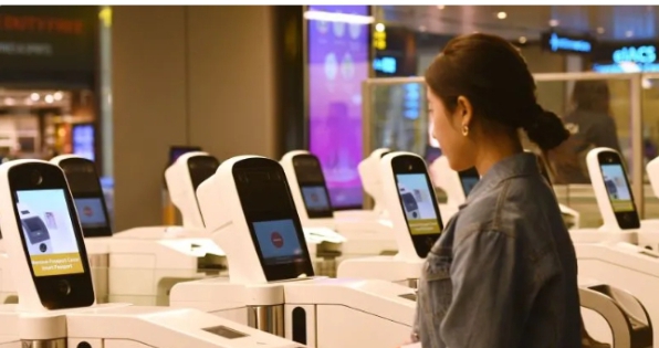 Russia Akan Uji Coba Layanan "Boarding" Biometrik di Bandara pada 2026