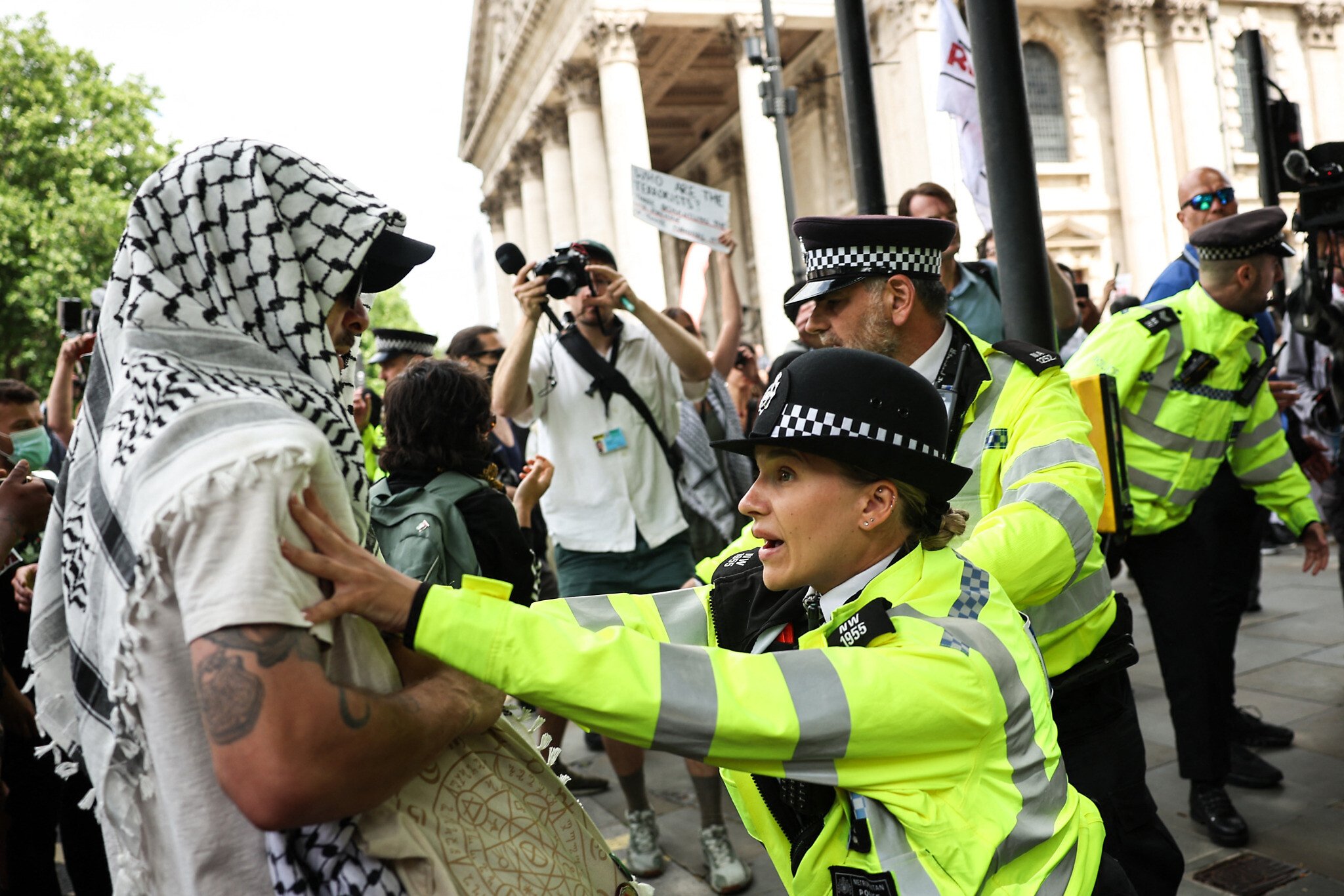 Aksi Unjuk Rasa Pro Palestina Rusuh di London, Polisi Tangkap 500 Orang