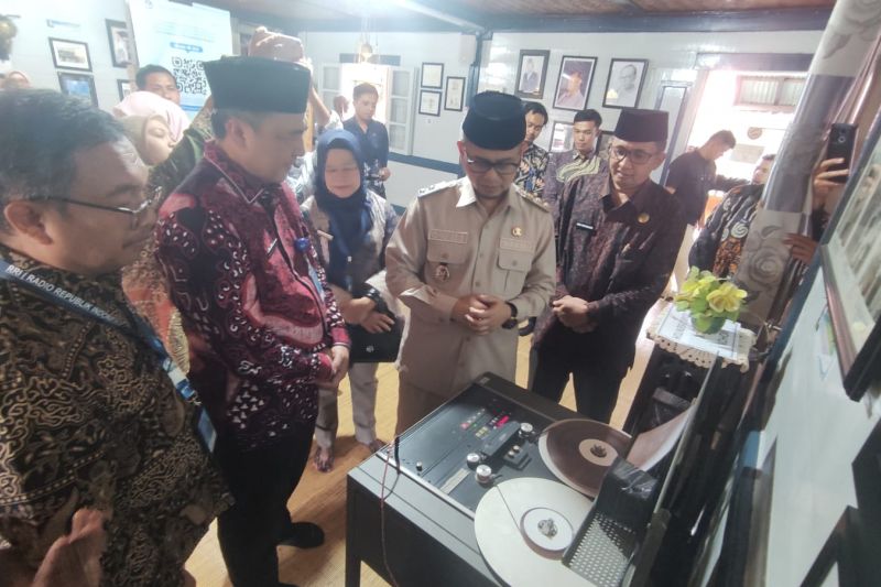 RRI Serahkan Warisan Sejarah: Rekaman Suara Bung Hatta Diterima Pemkot Bukittinggi