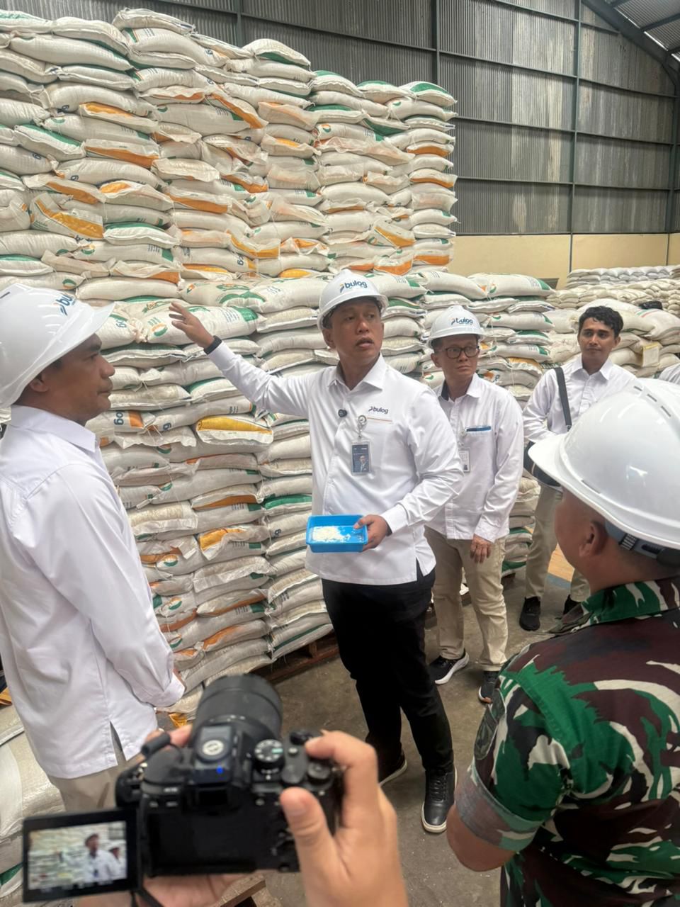 Tindak Cepat Temuan Beras Turun Mutu, Bulog Kirimkan Ratusan Ton ke Maluku Utara
