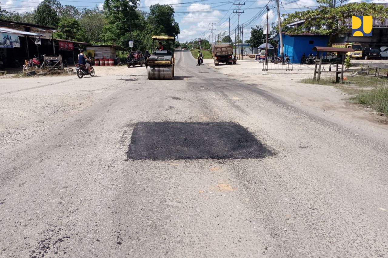 Tingkatkan Konektivitas, Kementerian PU Percepat Preservasi Jalan dan Jembatan di Sintang Kalbar
