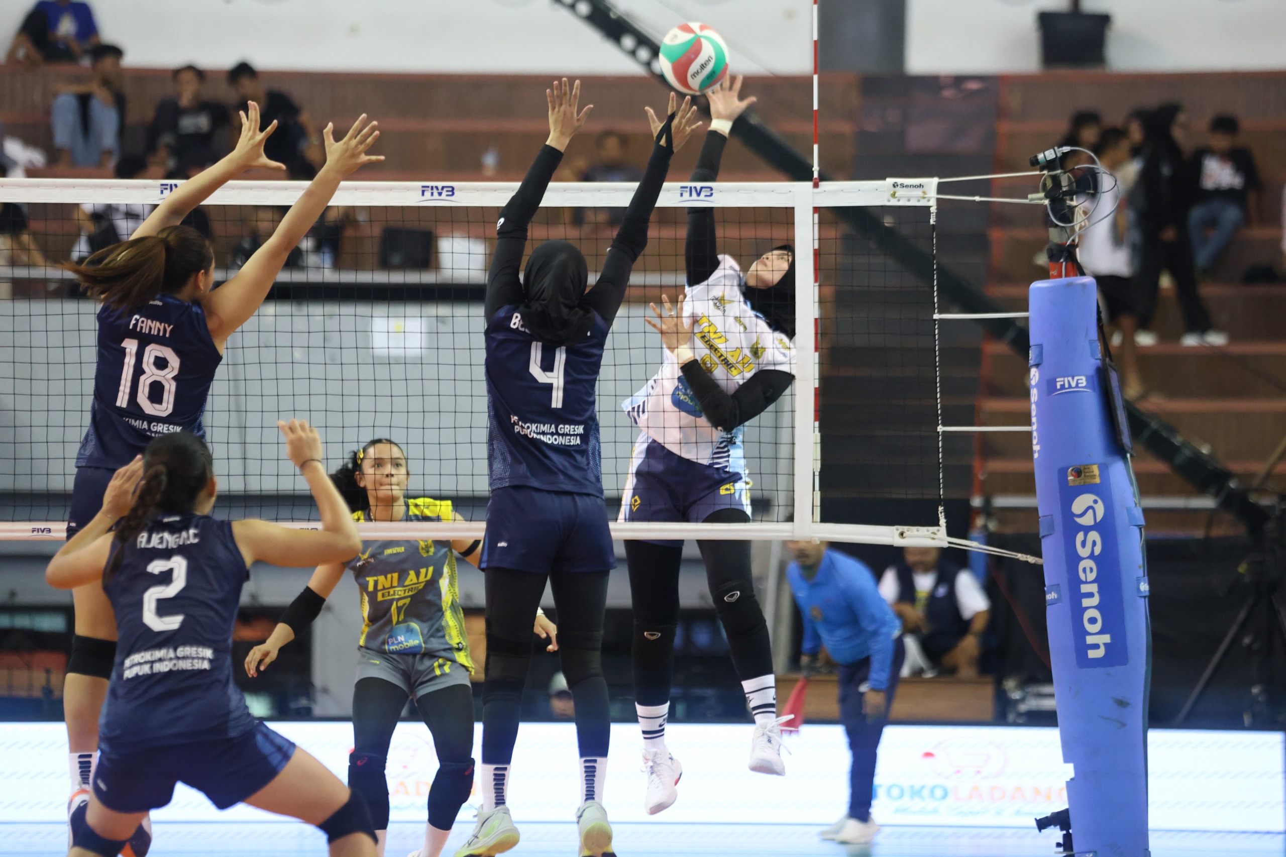 Final Four Livoli Divisi Utama 2025: Petrokimia Sempat Kecurian Satu Set, Kandaskan TNI AU Electric 3-1
