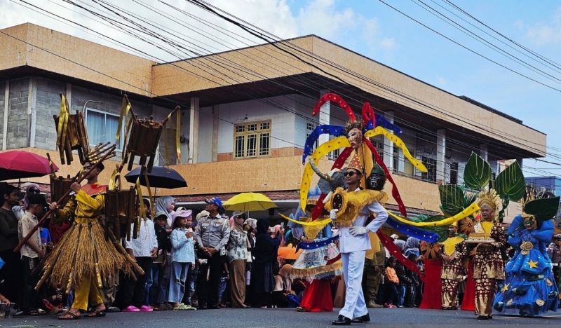Karnaval Budaya Ramaikan HUT Ke-26 Natuna