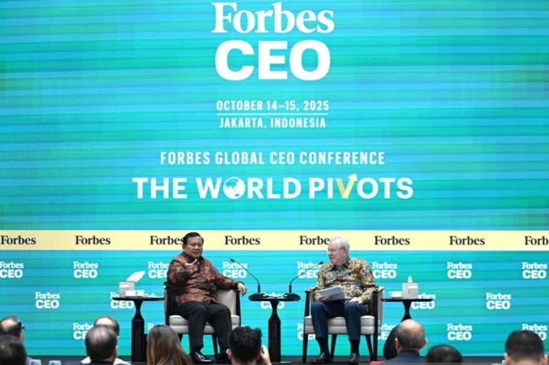 Dalam Dialog dengan Steve Forbes, Prabowo Kenang Ayah dan Masa Pendidikannya