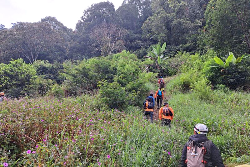 Tim SAR Gabungan Cari 2 Pendaki Hilang di Lembah Tengkorak Bandung