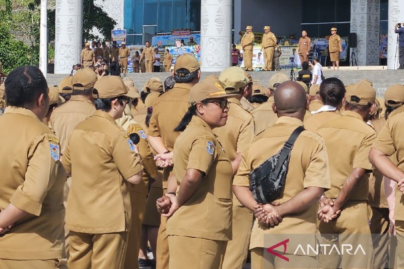 Gubernur Papua Minta ASN Layani Masyarakat Tanpa Pungutan Liar