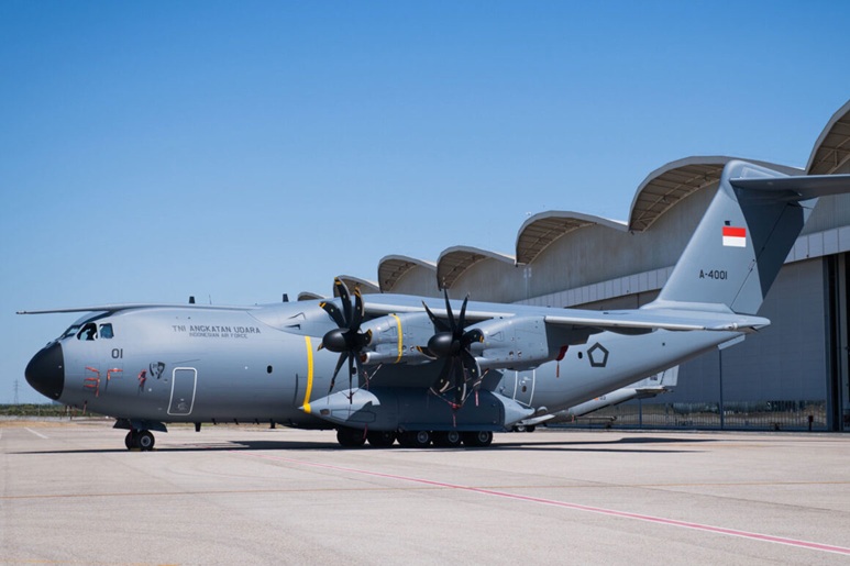 Menhan Sjafrie Sjamsoeddin Sambut Kedatangan Pesawat Angkut Militer A400M di Lanud Halim Perdanakusuma Senin 3 November