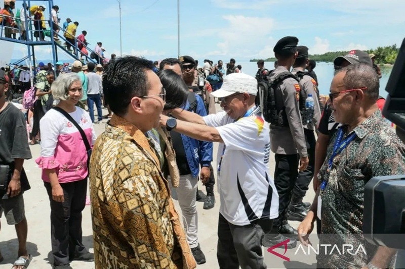 Satu Abad Peradaban Orang Asli  Papua, Ribuan Pengunjung Padati Teluk Wondama 