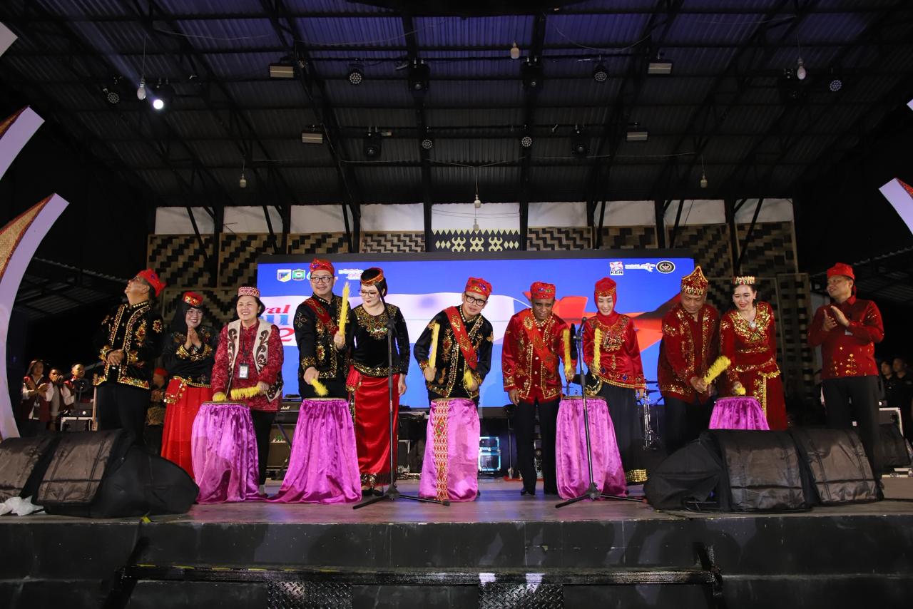 Wamendagri Bima Arya Kagumi Pesona Poso Saat Buka Festival Danau Poso 2025