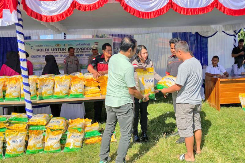 Polres Manggarai Timur Salurkan 120 Ton Beras Program SPHP