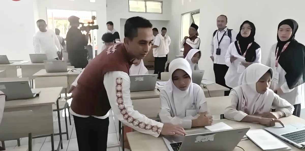 Asyik Banget Nih! Siswa Sekolah Rakyat di Tangsel Dapat Laptop