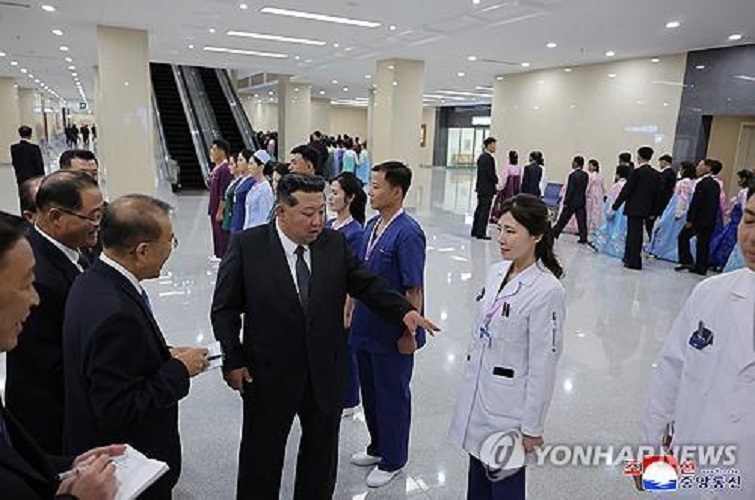 Kim Jong Un Cek Rumah Sakit Baru Saat Trump Meninggalkan Korea Selatan