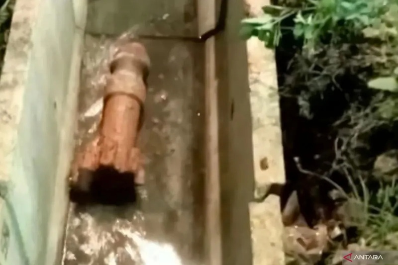Geger! Benda Mirip Mortir Kaliber 81 MM Ditemukan Saat Gali Pondasi Rumah di Depok, Masih Utuh tapi Sudah Berkarat