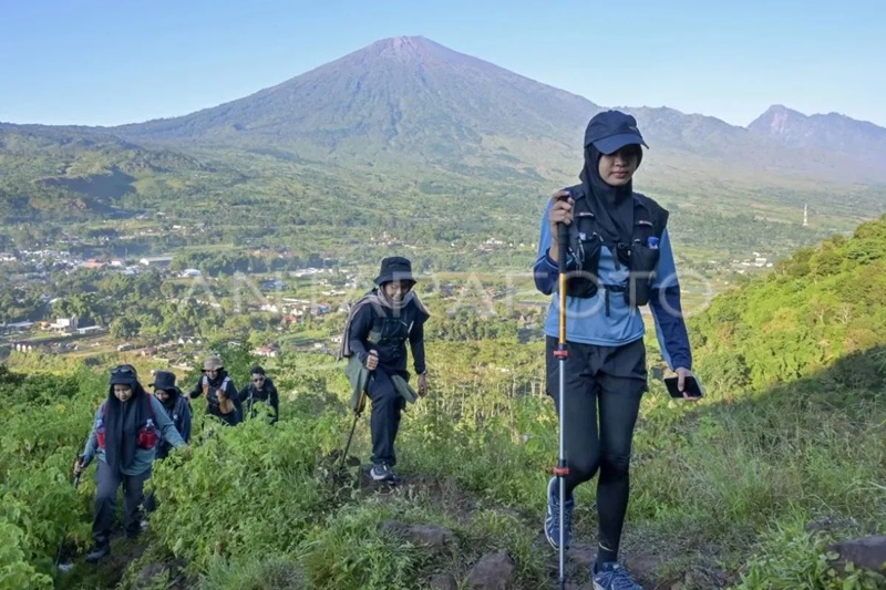 TNGR Umumkan Tarif Baru Pendakian Gunung Rinjani, Berlaku Mulai 3 November!