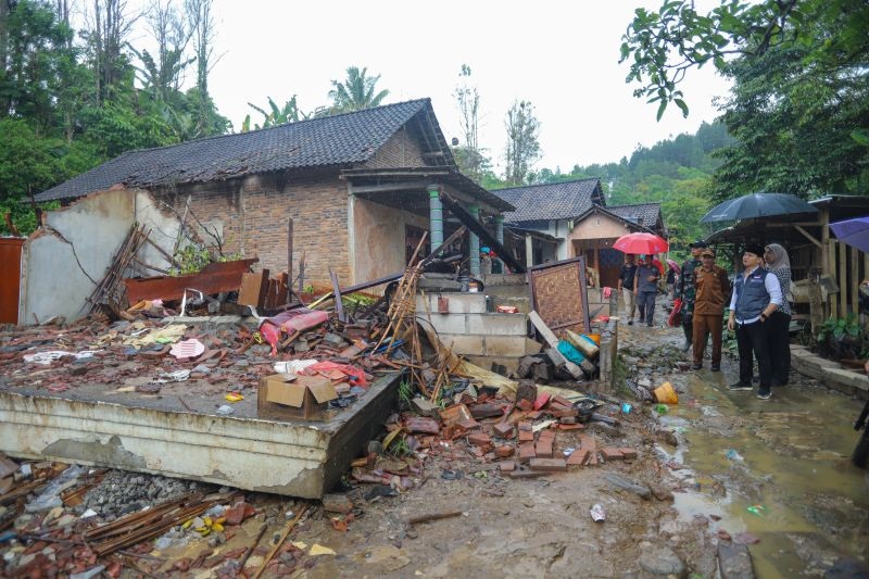 Antisipasi Longsor Susulan, Bupati Trenggalek Perintahkan Warga Rawan Bencana Mengungsi
