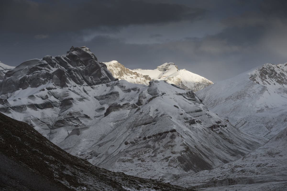 7 Pendaki Tewas dan 4 Hilang Akibat Longsoran Salju di Base Camp Himalaya