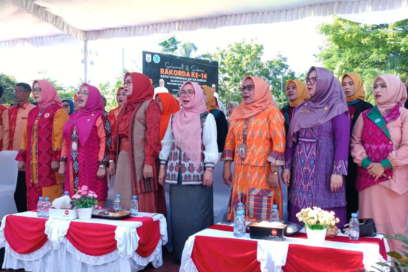 Pemkab Sumbawa Barat Dorong Potensi Kain Tenun Produk Lokal dengan Gelar Peragaan Busana