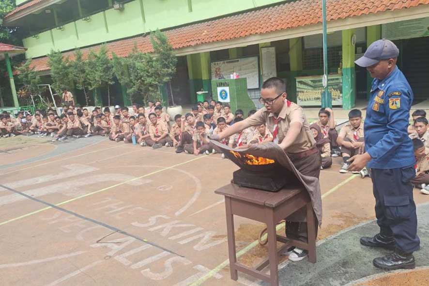 Gulkarmat Jakut Memberikan Edukasi Pelajar dalam Antisipasi Bencana Kebakaran