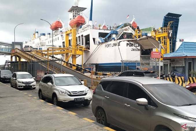Tekanan Ekonomi Tak Kunjung Reda, Masyarakat Cenderung Berhemat, Pilih Naik dengan ASDP