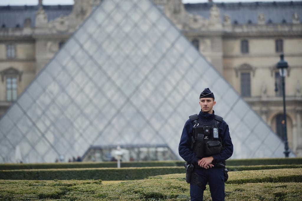Renovasi Museum Louvre yang Diusulkan Macron Dinilai Boros dan Berisiko