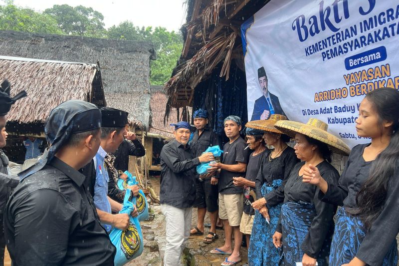 Kemenimipas Salurkan 1.000 Paket Sembako bagi Warga Suku Badui 