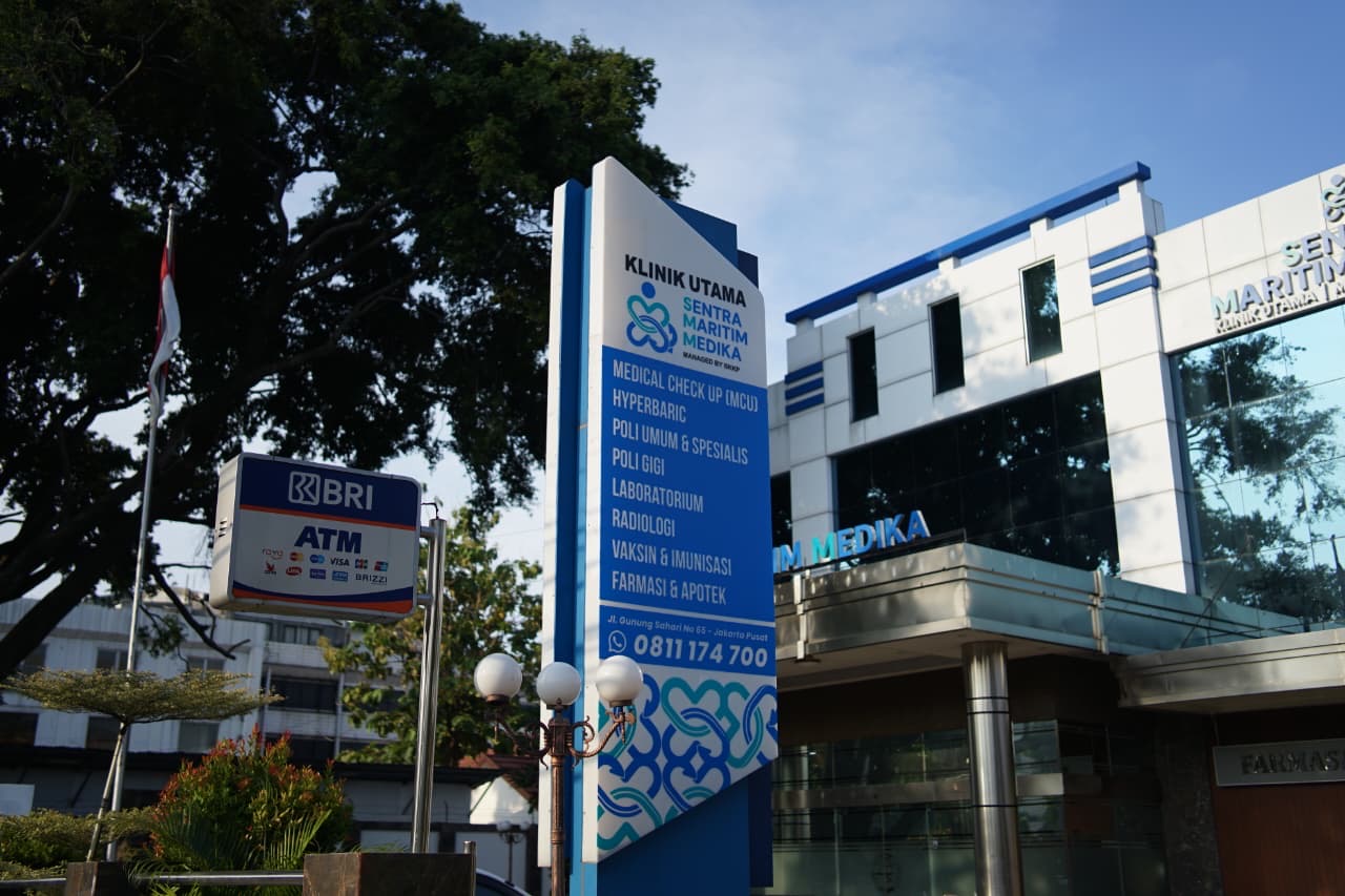 Sambut Hari Pahlawan, Klinik Sentra Maritim Medika Bagi Souvenir dan Gratiskan Biaya Pendaftaran