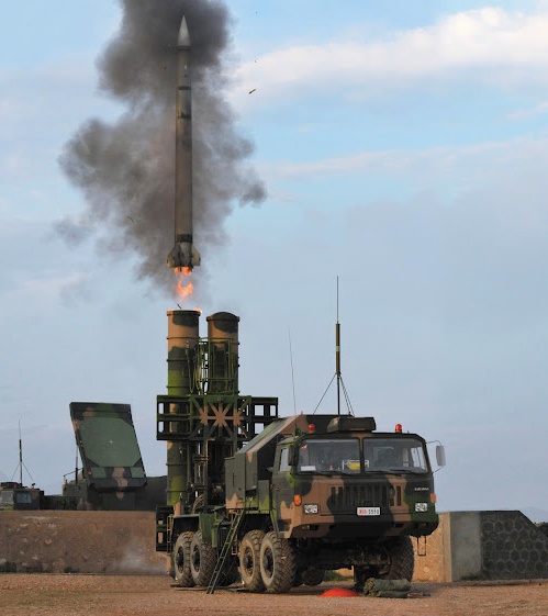 Laporan: Iran Barter Minyak dengan Sistem Pertahanan Udara HQ-9 Tiongkok, Mengancam F-15 Israel