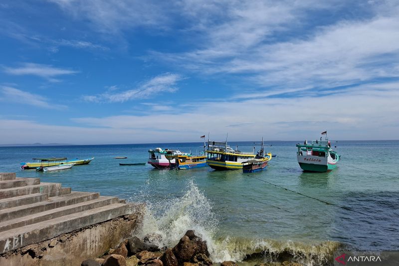 BMKG: Gelombang Laut NTT Capai 2,5 Meter hingga 13 November 2025
