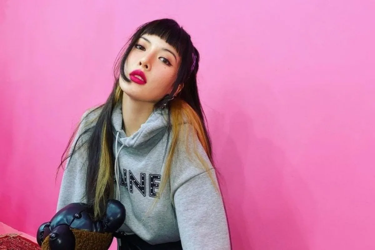 HyunA Pastikan Kondisinya Baik Setelah Pingsan di Atas Pa...