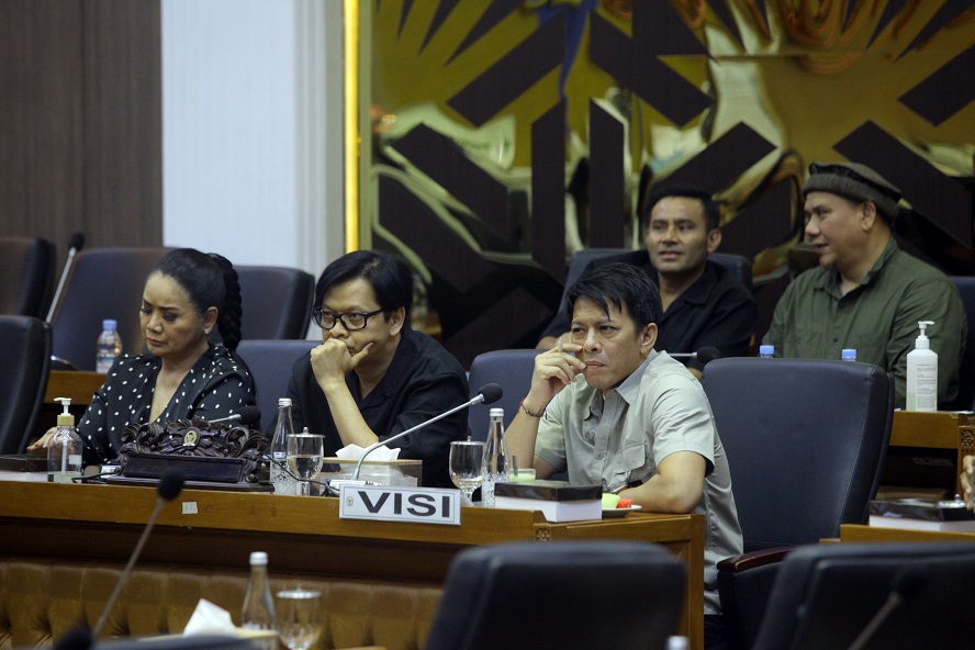 Musisi Ikut Suarakan Hak Cipta: Piyu dan Ariel Hadiri Rapat Baleg DPR RI Bahas RUU Revisi Hak Cipta