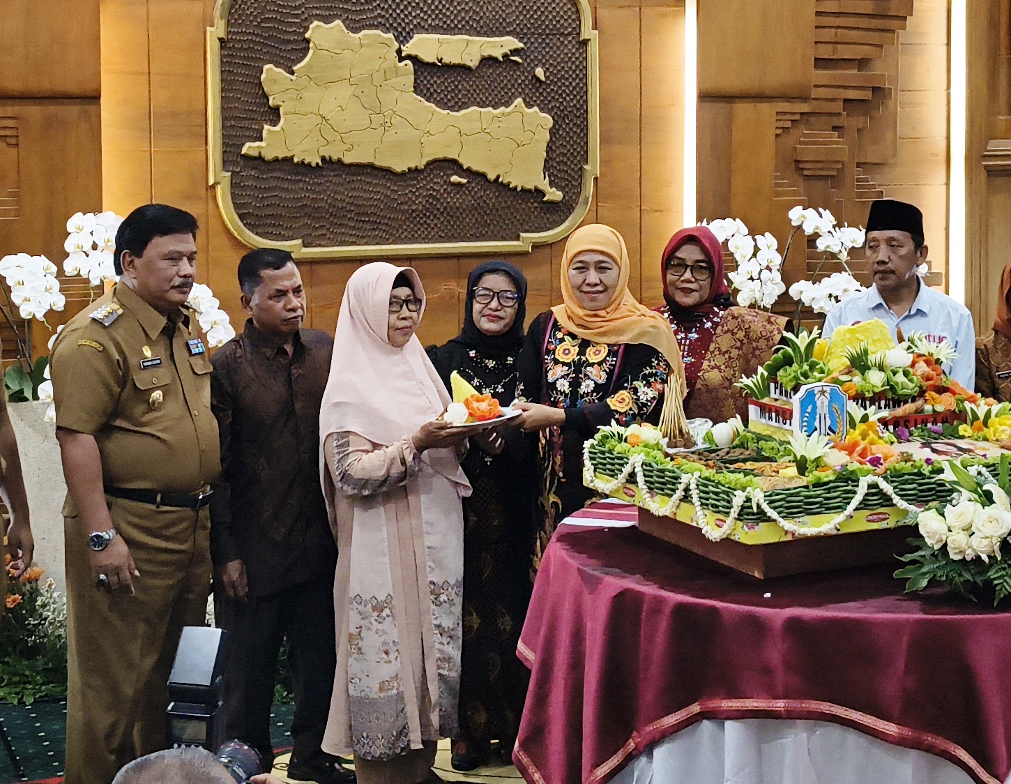 Gubernur Khofifah Gelar Tasyakuran Gelar Pahlawan Nasional untuk Gus Dur dan Marsinah 