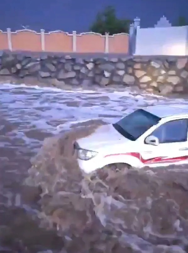 Banjir Ekstrem Melanda Dekat Kota Suci Mekkah setelah Hujan Disertai Badai Petir
