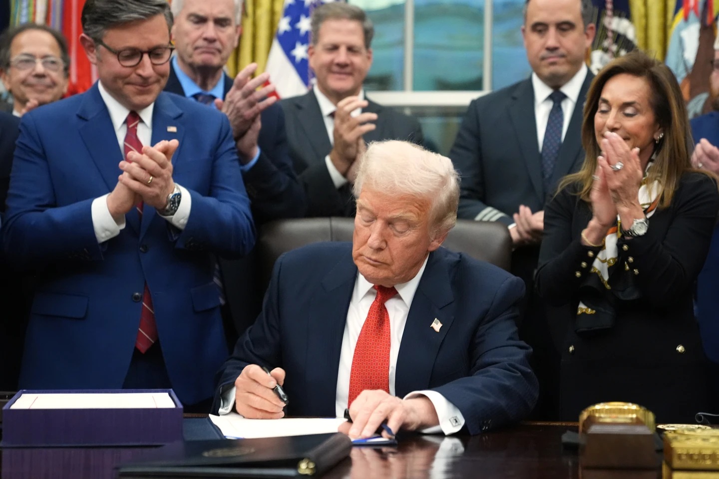 Shutdown Berakhir, Trump Tandatangani RUU Pendanaan Pemerintahan, PNS AS Kembali Bekerja