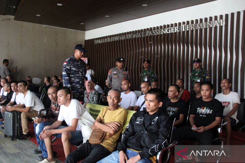 Kemlu RI Pulangkan Ratusan WNI Rentan dari Detensi Imigrasi Johor Bahru