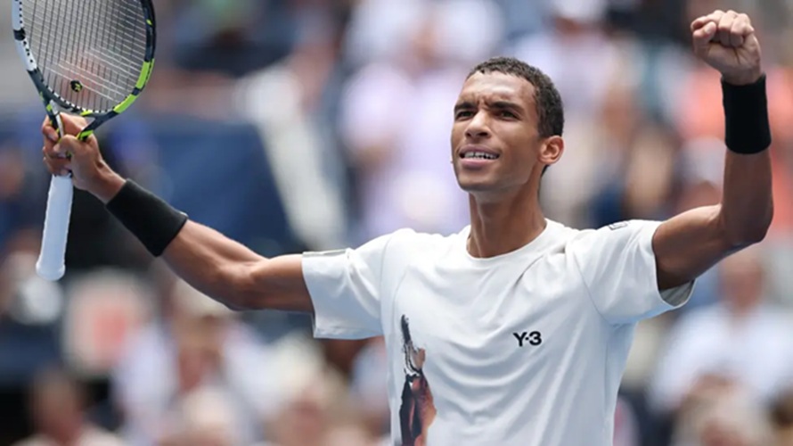 Auger-Aliassime Taklukkan Zverev, Amankan Tempat di Semifinal ATP Finals
