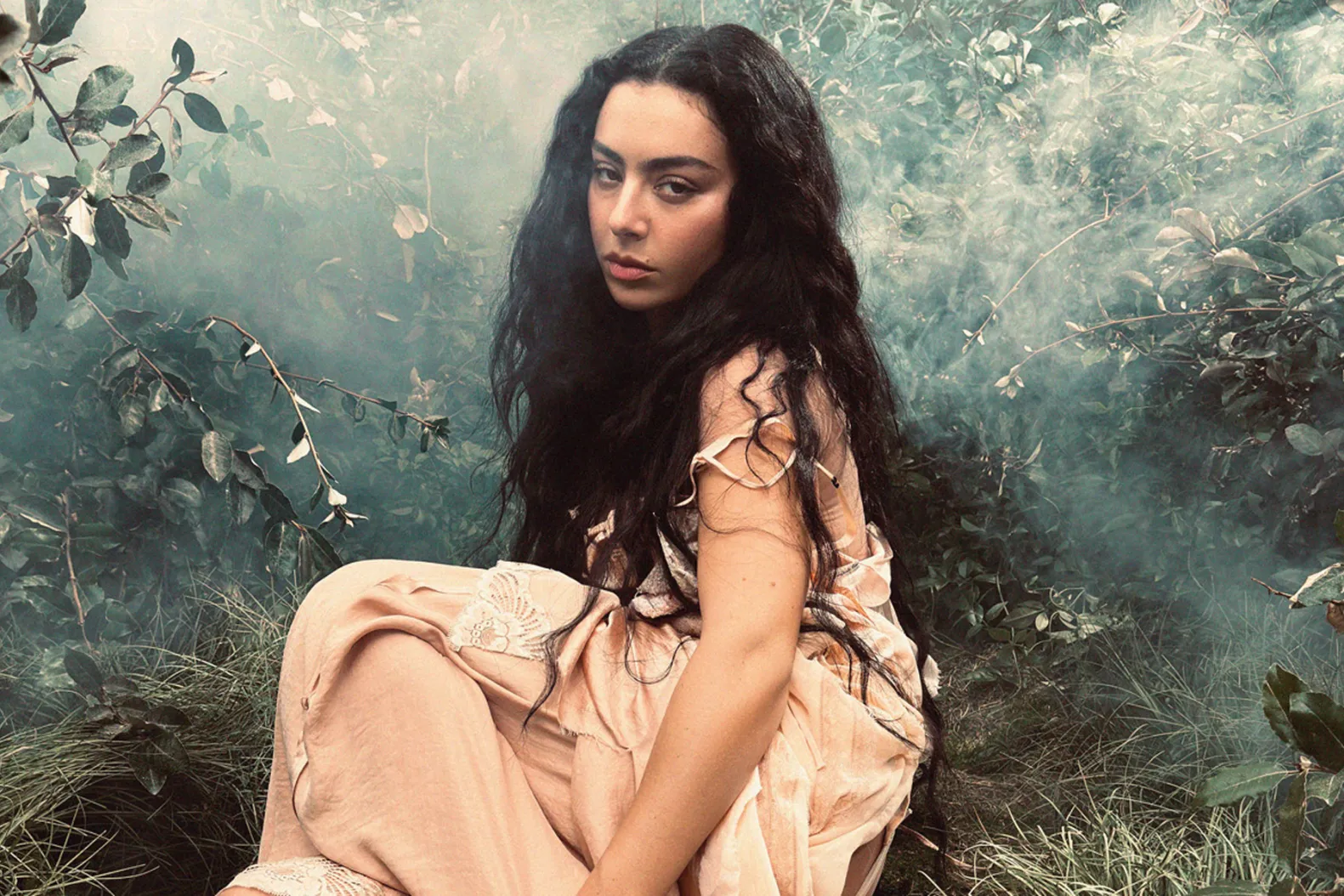 Charli XCX Umumkan Album Baru 'Wuthering Heights', Rilis Lagu Perdana 'Chains of Love'