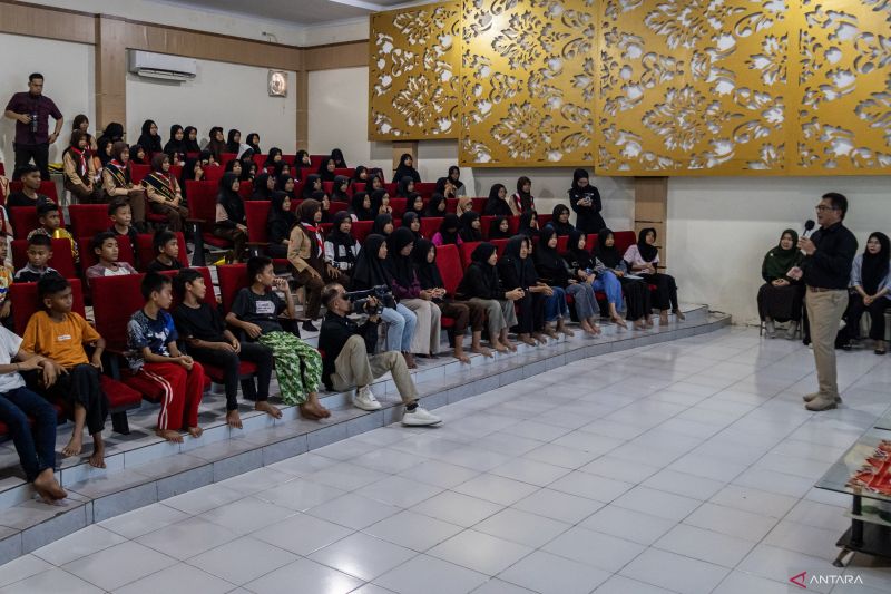 Ratusan Siswa SRMP 4 Padang Ikuti Edukasi Kebangsaan Bersama Dirut TVRI