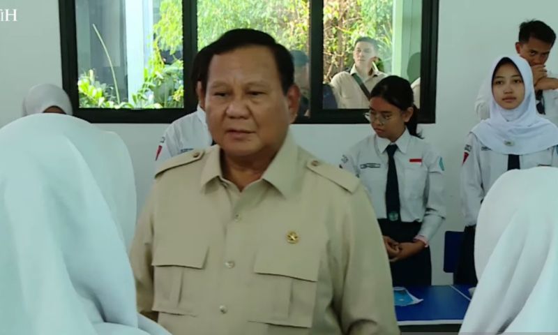 Presiden Prabowo Sebut 75 Persen Sekolah di Indonesia Telah Rerima Smartboard