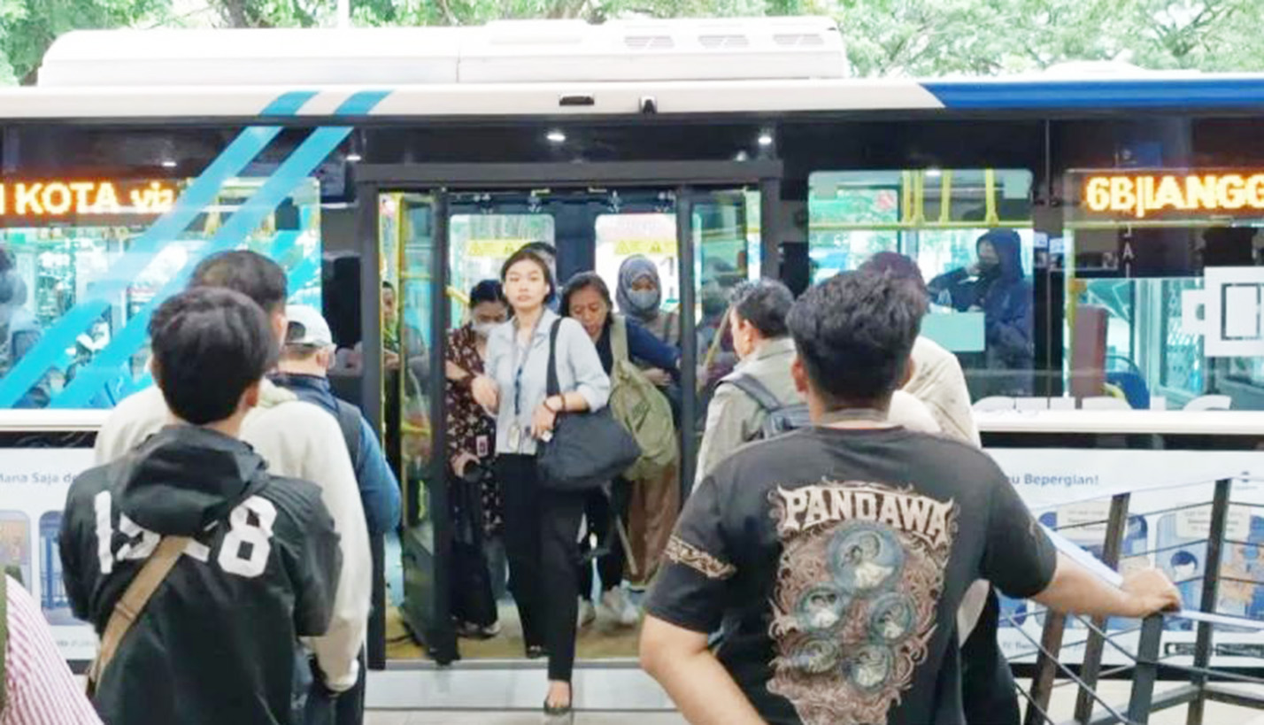 Tarif Transjakarta Naik, Tapi, Tingkatkan Pelayanan Juga 
