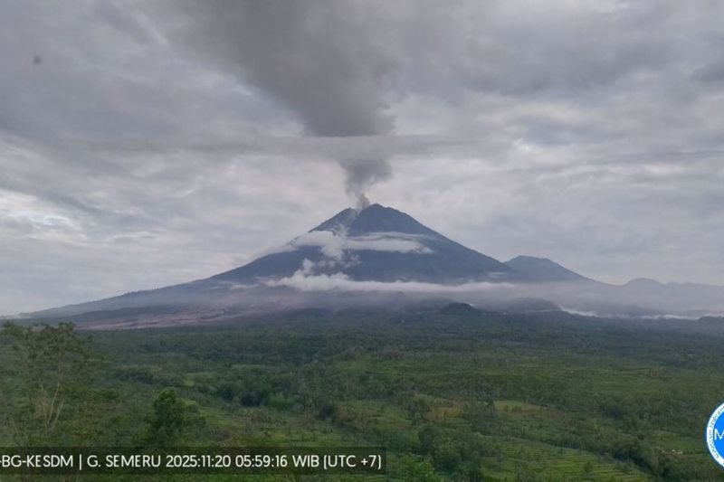Gunung Semeru Alami 32 Kali Gempa Guguran 