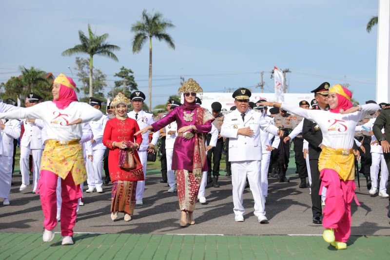 Spektakuler. 15.000 ASN se-Babel Kompak Menari Bedincak Rayakan HUT ke-25 Provinsi