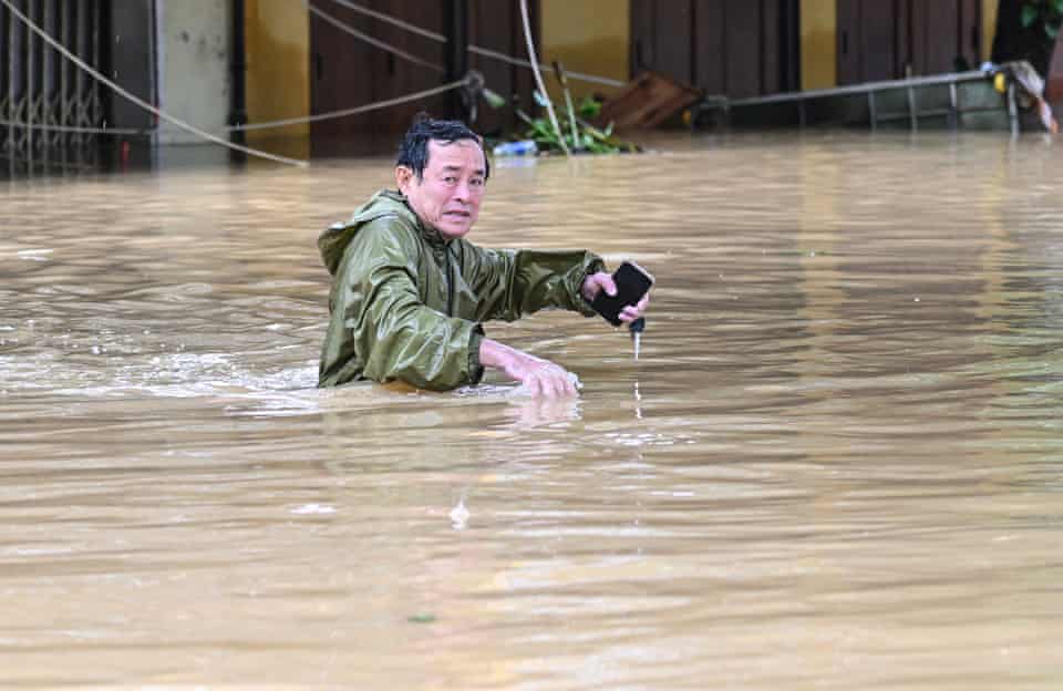 Korban Tewas akibat Banjir dan Tanah Longsor di Vietnam Mencapai 90 Orang 