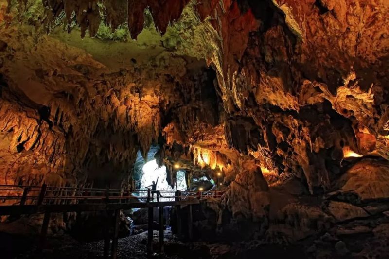Disparbud Trenggalek Siapkan Atraksi Teknologi Cahaya di Goa Lowo