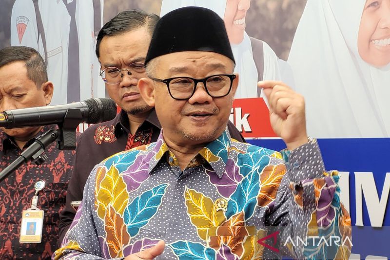 Hari Guru: Abdul Mu’ti Ingatkan Jangan Nilai Guru dari Angka Semata, Pendidikan Dimulai dari Keluarga