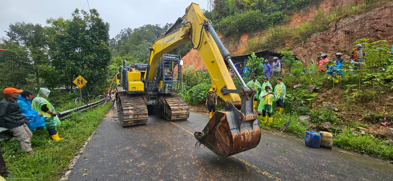 Ciamis Mulai Perbaiki Jalan Nasional yang Longsor. Untuk Darurat Gunakan Bailey